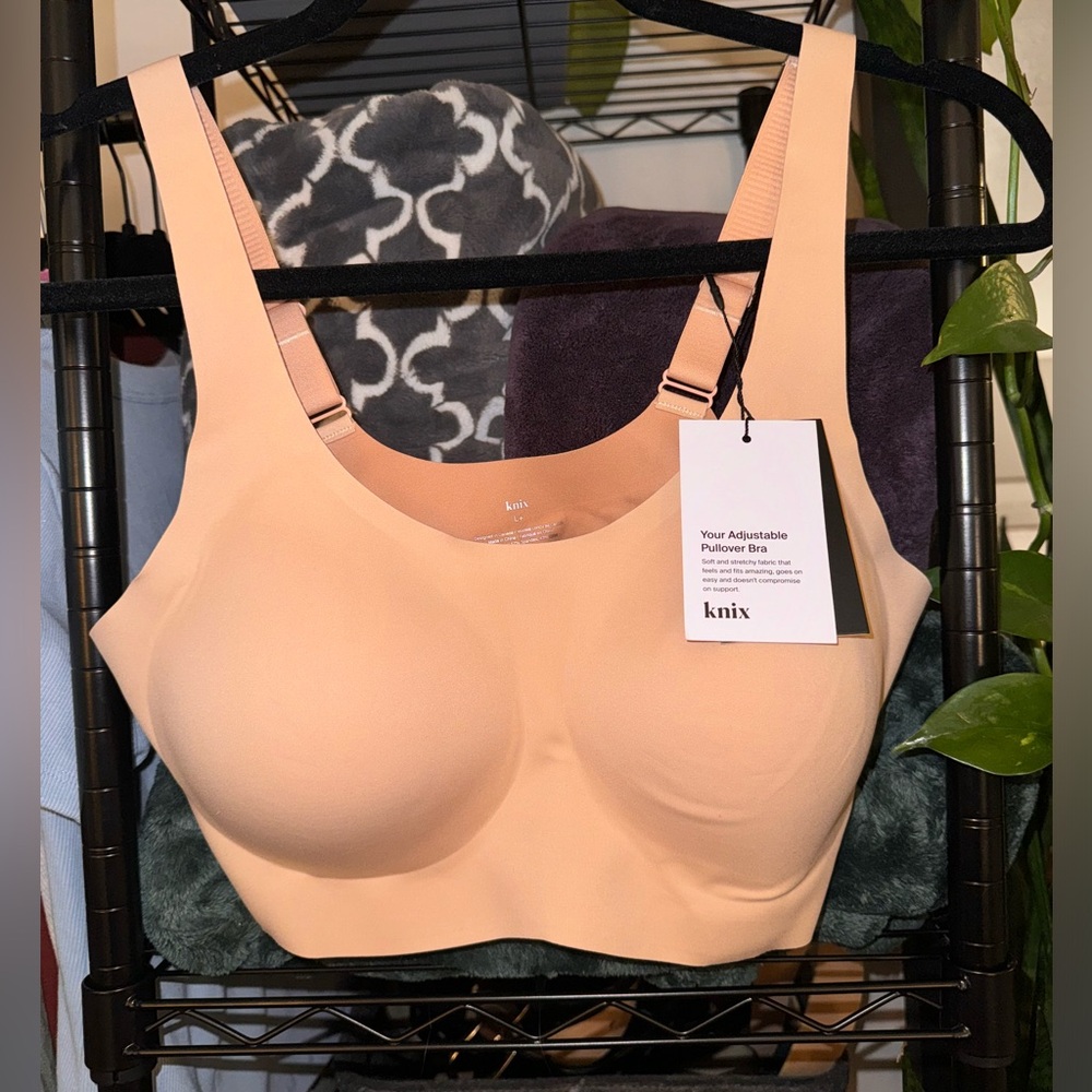 “Knix” NWT Adjustable Pullover Bra